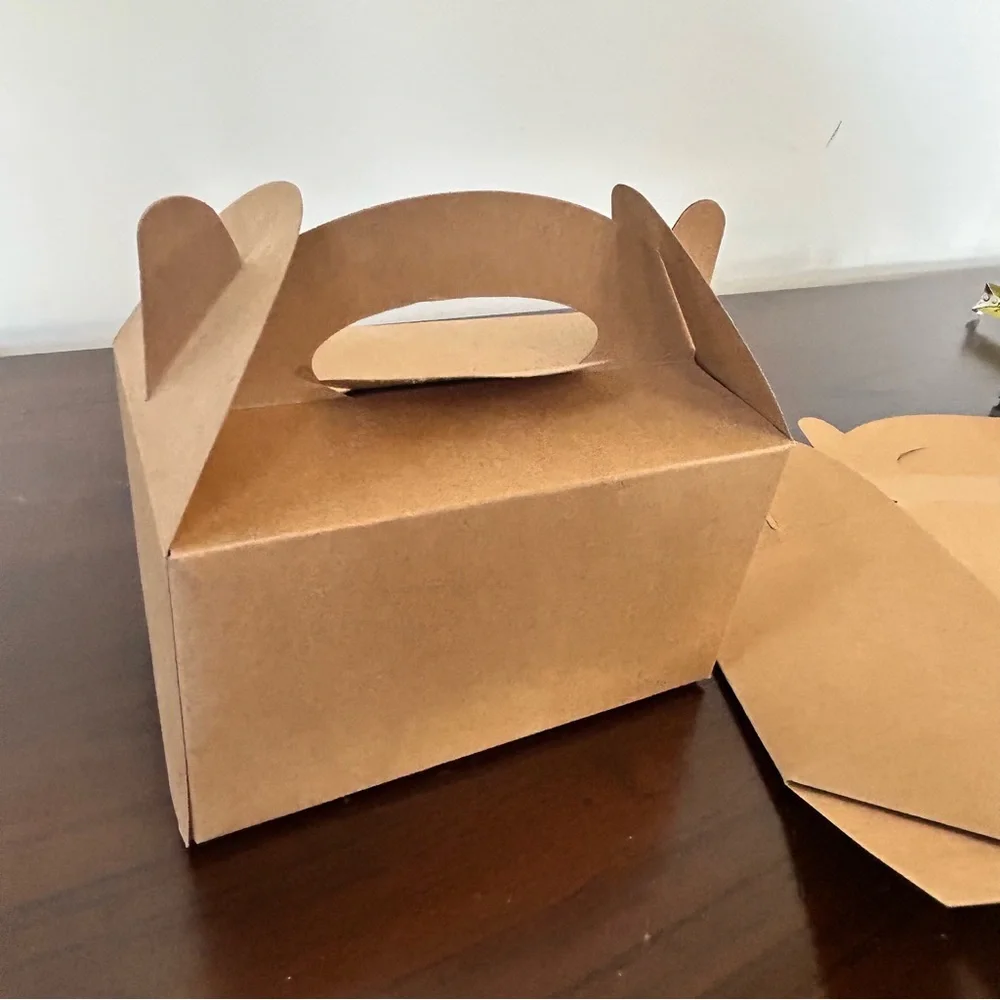 Free item: two gift boxes